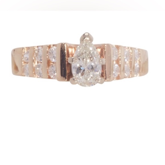 Beautiful Pear Shaped Diamond Engagement Ring - Picture 9 of 9